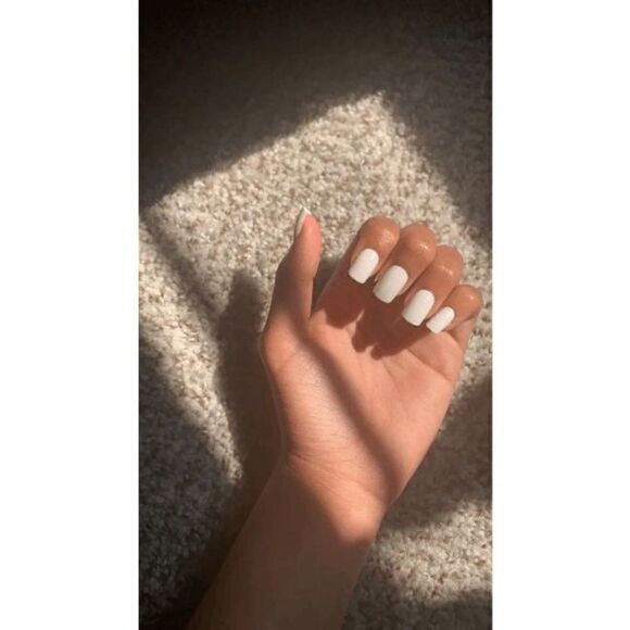 White Press-On Finger Nails - 24 Pieces - Picture 3 of 5
